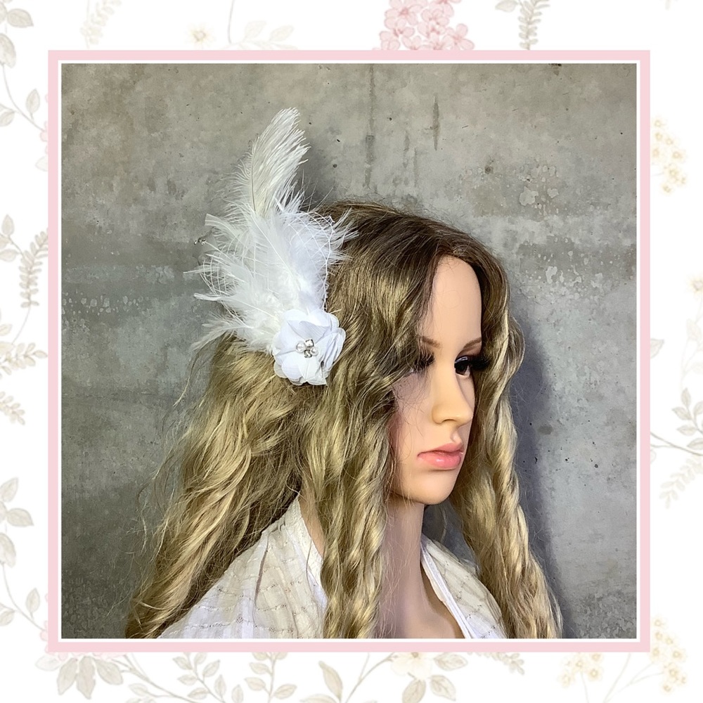 🌸 FEATHER BLING FLOWER FASCINATOR WHITE BURLESQUE BOHO CHIC HAIR CLIP